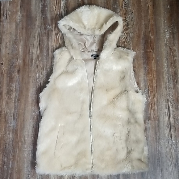 Rue21 Jackets & Blazers - 》NEW Rue21 Vest